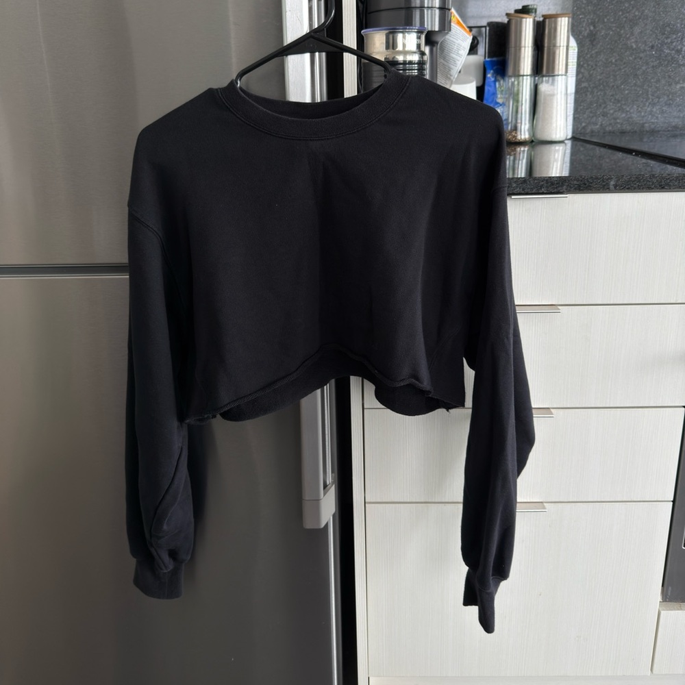 Aritzia TNA airy AF fleece
